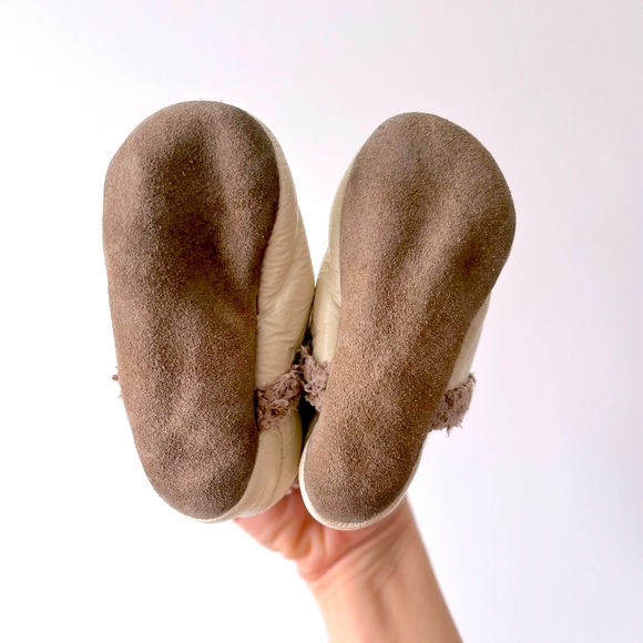 Robeez soft suede cream boot size 3 (9-12 month months) - Picture 3 of 3